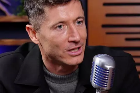 لا أشعر بأي ضغط.. ليفاندوفسكي يحسم مصيره مع برشلونة